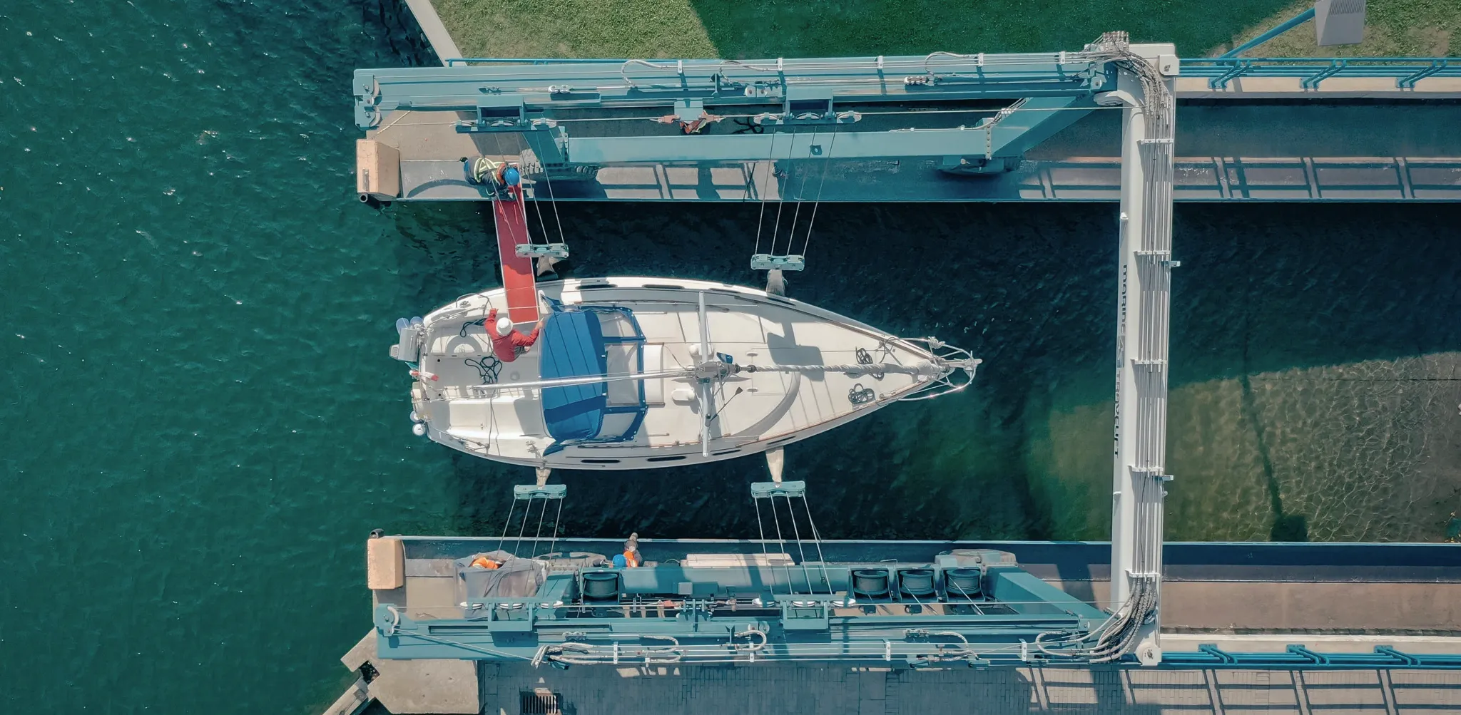 Image of a boat from a bird's-eye view